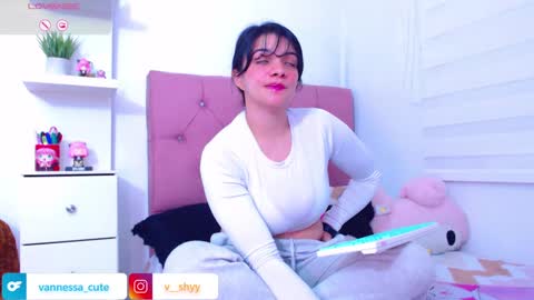 Snapshot of vannessa_shy chatting on September 11, 2025, 10:32 pm Vanesa online show from September 11, 2025, 10:32 pm