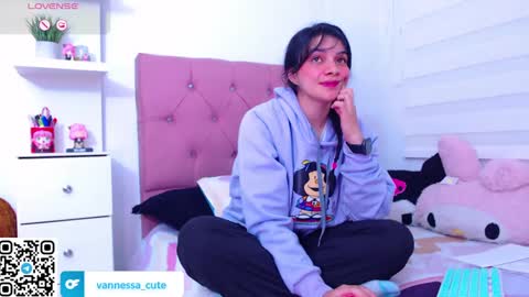 Snapshot of vannessa_shy chatting on September 19, 2025, 10:32 pm Vanesa online show from September 19, 2025, 10:32 pm