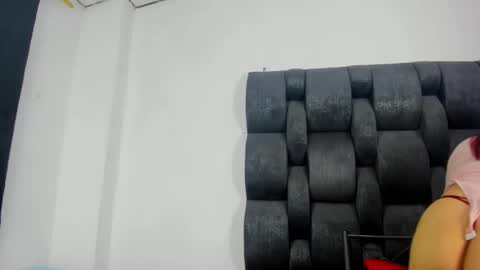 Aurora Cooper online show from October 19, 2025, 1:17 am