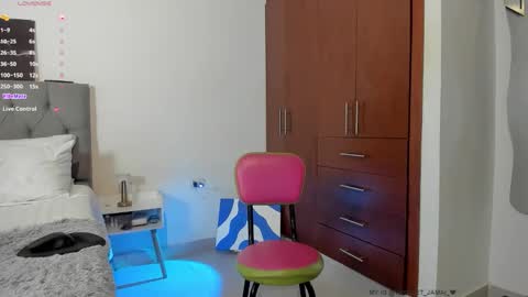 Hi Im Vayolet online show from November 12, 2025, 8:19 pm