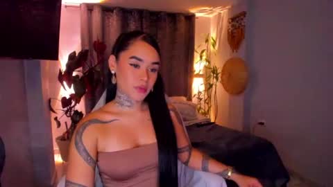 Snapshot of vayolett_bass chatting on July 7, 2026, 6:47 am Vayolett Bass online show from July 7, 2026, 6:47 am