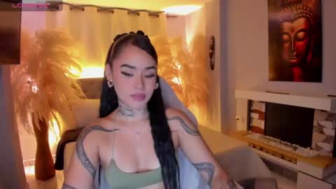 Snapshot of vayolett_bass chatting on August 5, 2026, 4:37 am Vayolett Bass online show from August 5, 2026, 4:37 am