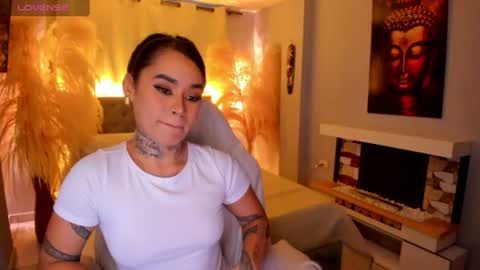 Snapshot of vayolett_bass chatting on August 6, 2026, 11:06 pm Vayolett Bass online show from August 6, 2026, 11:06 pm
