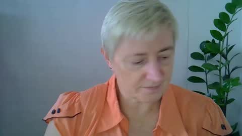 Snapshot of vea_motty chatting on November 2, 2025, 12:18 pm vea_motty online show from November 2, 2025, 12:18 pm