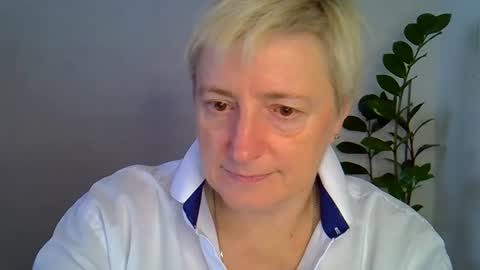Snapshot of vea_motty chatting on November 3, 2025, 11:33 am vea_motty online show from November 3, 2025, 11:33 am