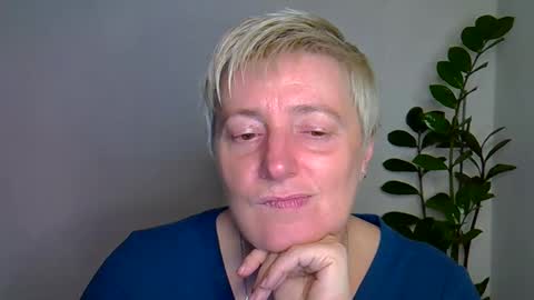 Snapshot of vea_motty chatting on November 5, 2025, 3:45 pm vea_motty online show from November 5, 2025, 3:45 pm
