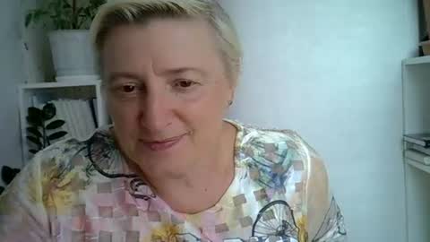 vea_motty online show from July 13, 2026, 10:29 am