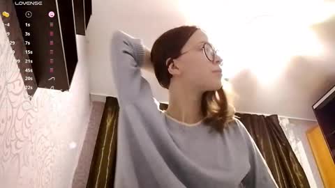 Lisa online show from November 12, 2025, 3:01 pm