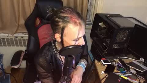 veelucious online show from October 5, 2025, 2:32 am