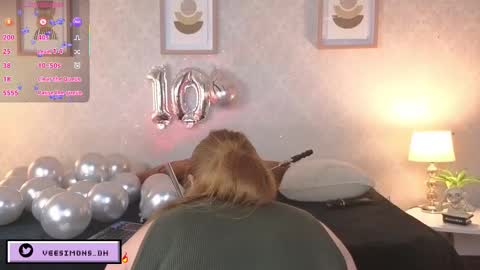 Vee Simons online show from January 8, 2026, 8:44 pm