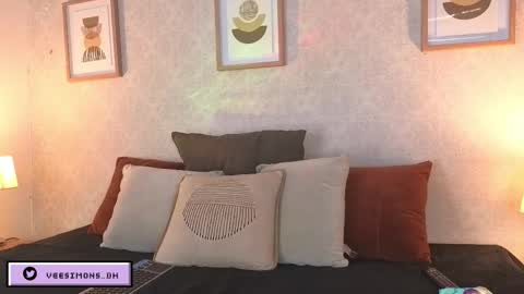 Vee Simons online show from February 12, 2026, 7:42 pm