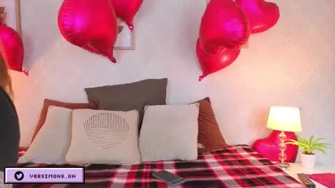 Vee Simons online show from February 14, 2026, 7:32 pm