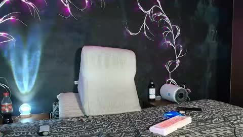 vega_santorini online show from May 9, 2026, 6:35 pm