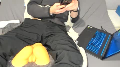 D online show from February 3, 2025, 7:00 pm