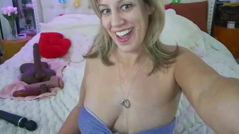 Snapshot of vegas_danielle chatting on March 28, 2026, 1:49 am Vegas Dani online show from March 28, 2026, 1:49 am