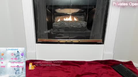 vegas_romance online show from December 30, 2024, 4:20 am