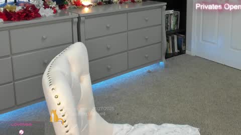 vegas_romance online show from January 28, 2025, 5:32 am