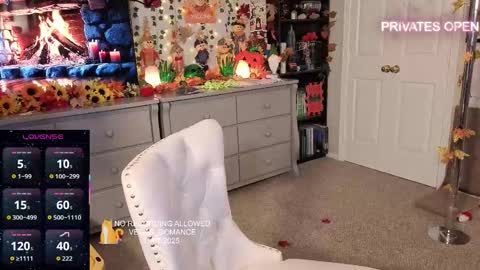 vegas_romance online show from November 8, 2025, 3:07 am