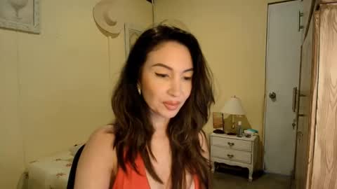 veka_lourens online show from December 22, 2025, 4:48 pm