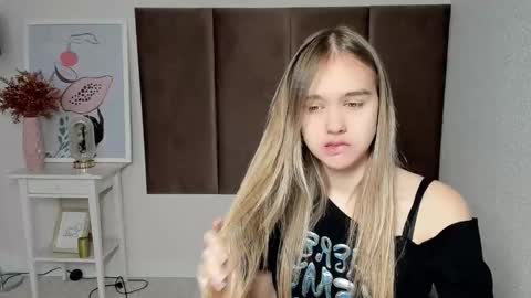 Snapshot of vel1ka chatting on October 18, 2025, 4:26 am Barbara online show from October 18, 2025, 4:26 am