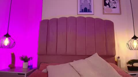 velissia online show from October 7, 2025, 7:44 pm