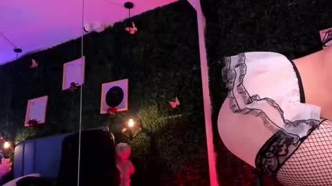 velissia online show from October 25, 2025, 8:14 pm