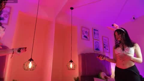 velissia online show from October 31, 2025, 8:43 pm