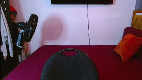 Snapshot of velk_hot1 chatting on June 24, 2026, 1:43 pm velk_hot1 online show from June 24, 2026, 1:43 pm