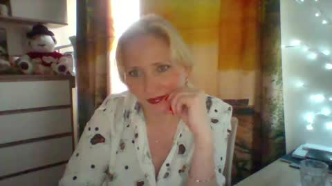 velka_raspberry online show from June 1, 2026, 2:08 pm