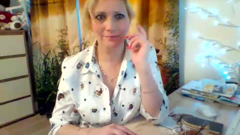 velka_raspberry online show from June 17, 2026, 4:41 pm