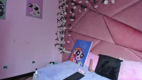 vellaparis online show from October 17, 2025, 12:52 pm