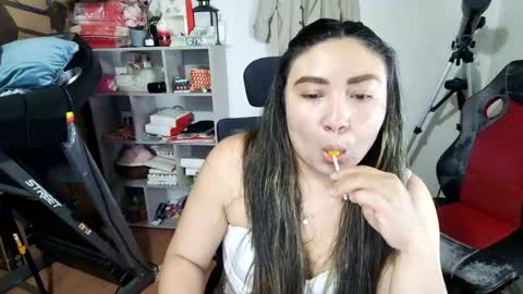 Snapshot of vellarossa chatting on July 15, 2026, 4:51 am Im VelaI will be Christmas and New Year with my family December 22 to January 13 I will miss you guys. online show from July 15, 2026, 4:51 am