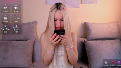 Snapshot of velourorbit chatting on March 17, 2026, 5:44 am Hi im Hannah online show from March 17, 2026, 5:44 am