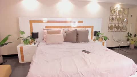 Snapshot of veluna_ chatting on July 15, 2026, 11:15 am veluna_ online show from July 15, 2026, 11:15 am