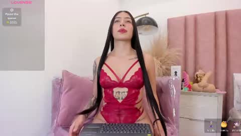 Snapshot of velunett chatting on July 14, 2026, 10:59 pm VELUNETT online show from July 14, 2026, 10:59 pm