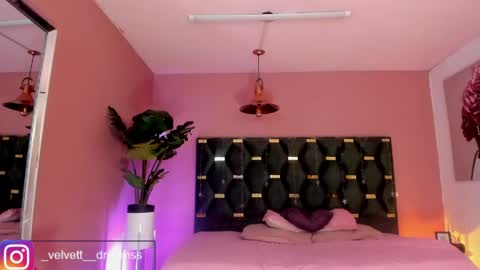 Snapshot of velvet_dreams_ chatting on May 22, 2026, 12:00 pm Isabella online show from May 22, 2026, 12:00 pm
