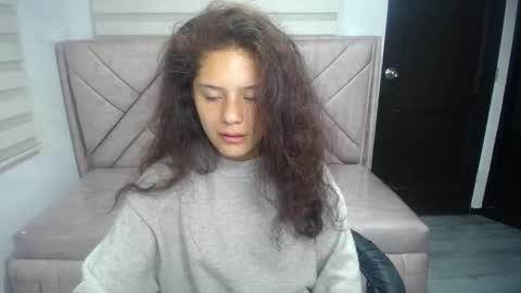 velvet_moon_v online show from October 10, 2025, 1:10 pm