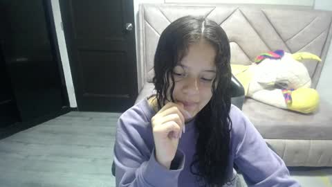 velvet_moon_v online show from October 16, 2025, 1:34 pm