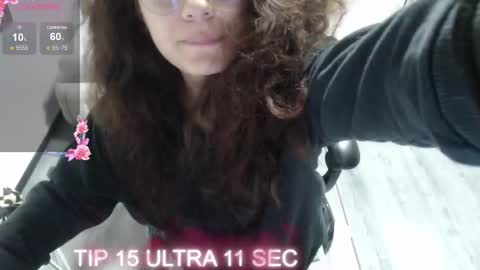 velvet_moon_v online show from December 19, 2025, 1:29 pm