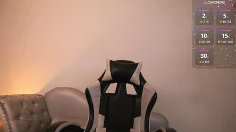 Snapshot of velvet_raze chatting on July 2, 2026, 12:33 pm Velvet online show from July 2, 2026, 12:33 pm