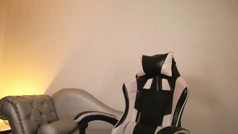 Snapshot of velvet_raze chatting on July 9, 2026, 12:31 pm Velvet online show from July 9, 2026, 12:31 pm