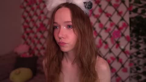 Snapshot of velvet_vice chatting on October 25, 2025, 6:13 pm Polly online show from October 25, 2025, 6:13 pm