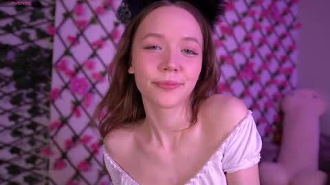 Snapshot of velvet_vice chatting on November 6, 2025, 6:20 pm Polly online show from November 6, 2025, 6:20 pm