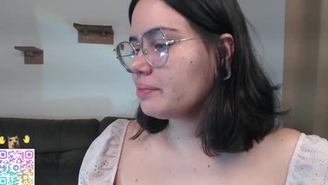 Snapshot of velvetcrystal chatting on June 8, 2026, 2:01 am Crystal PVT OPEN online show from June 8, 2026, 2:01 am