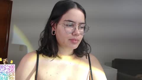 Snapshot of velvetcrystal chatting on July 1, 2026, 3:19 am Crystal PVT OPEN online show from July 1, 2026, 3:19 am