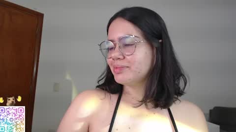 Snapshot of velvetcrystal chatting on July 4, 2026, 1:01 am Crystal PVT OPEN online show from July 4, 2026, 1:01 am