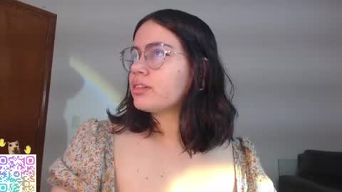 Snapshot of velvetcrystal chatting on July 16, 2026, 2:17 am Crystal PVT OPEN online show from July 16, 2026, 2:17 am