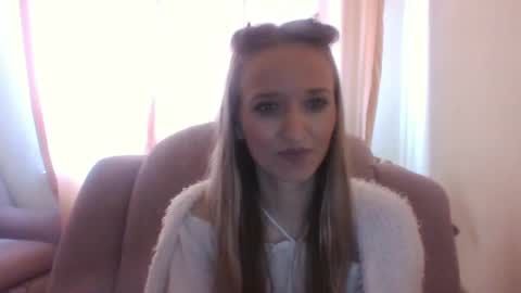 Snapshot of velvetintuition chatting on May 2, 2026, 7:35 am velvetintuition online show from May 2, 2026, 7:35 am