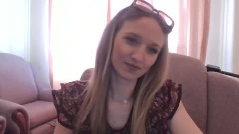 Snapshot of velvetintuition chatting on May 15, 2026, 9:05 am velvetintuition online show from May 15, 2026, 9:05 am
