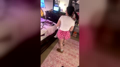 Snapshot of velvetkitten19 chatting on February 3, 2026, 1:04 am Kitty online show from February 3, 2026, 1:04 am